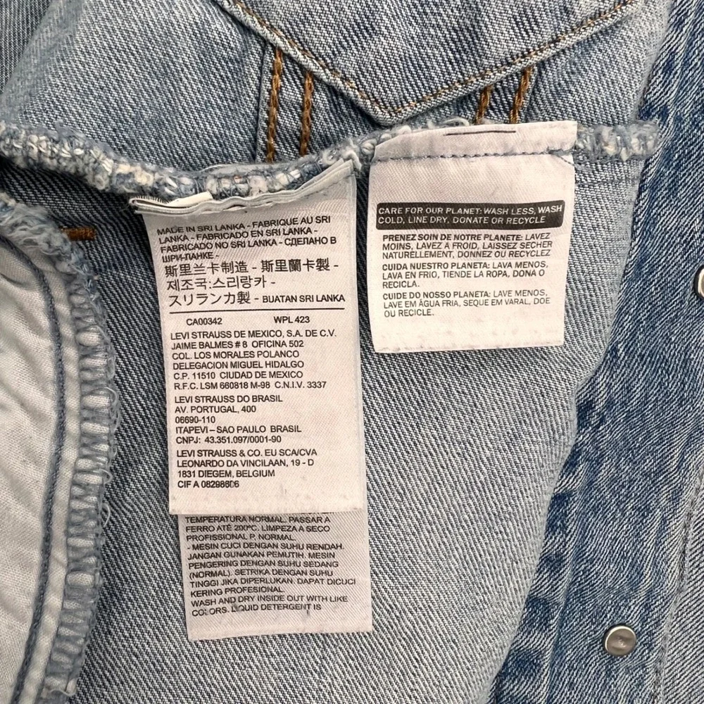Levis Womens Light Wash Denim Trucker Jacket Size M Blue Distressed S40117